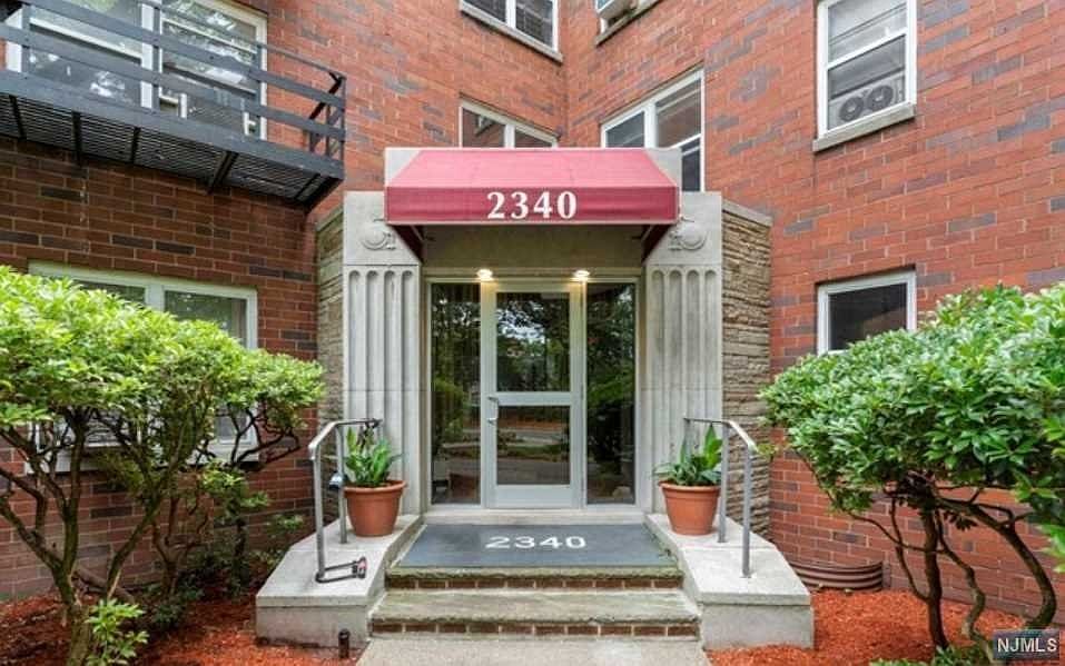 1st image of 2340 Linwood Ave APT 1D