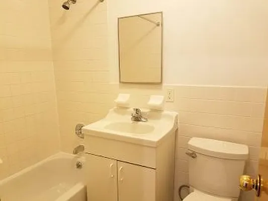 Rented by MCR Realty | media 5