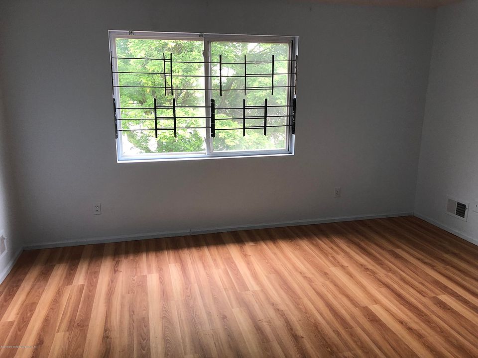 2nd image of 140 Kenilworth Ave
