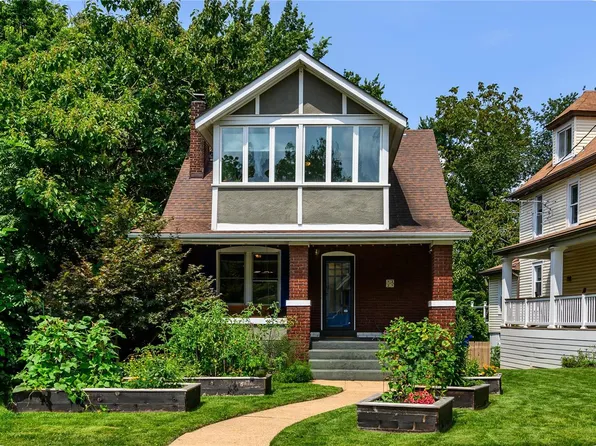 3223 Tennyson Sq, Saint Louis, MO 63143