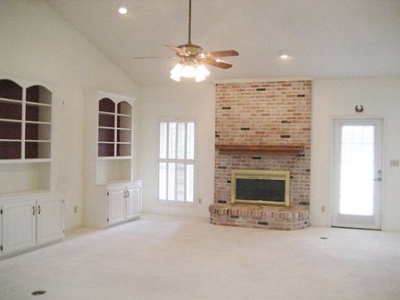 3rd image of 512 Charleston Dr