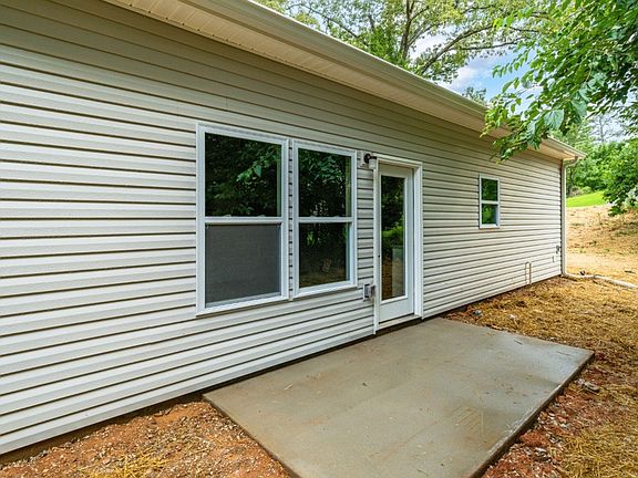 4th image of 3201 Circle Dr
