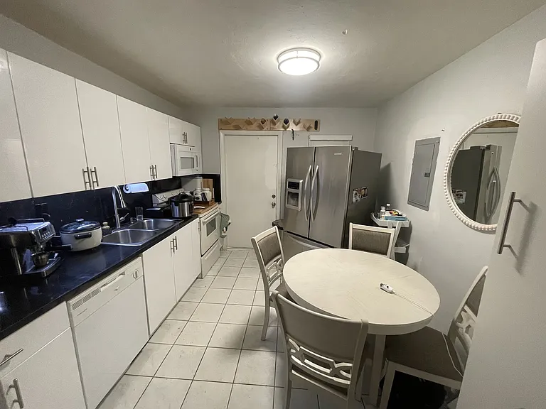 26 E 12th St #26 — Photo 3