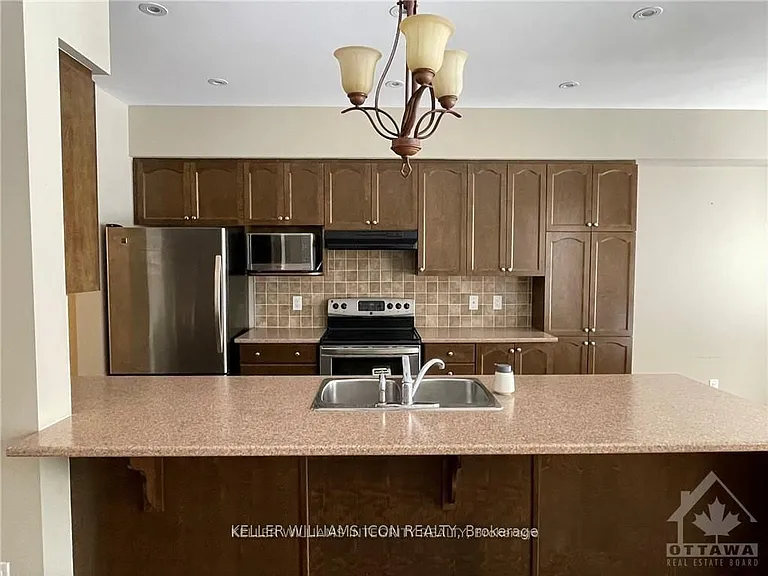 957 Fletcher Cir — Photo 2