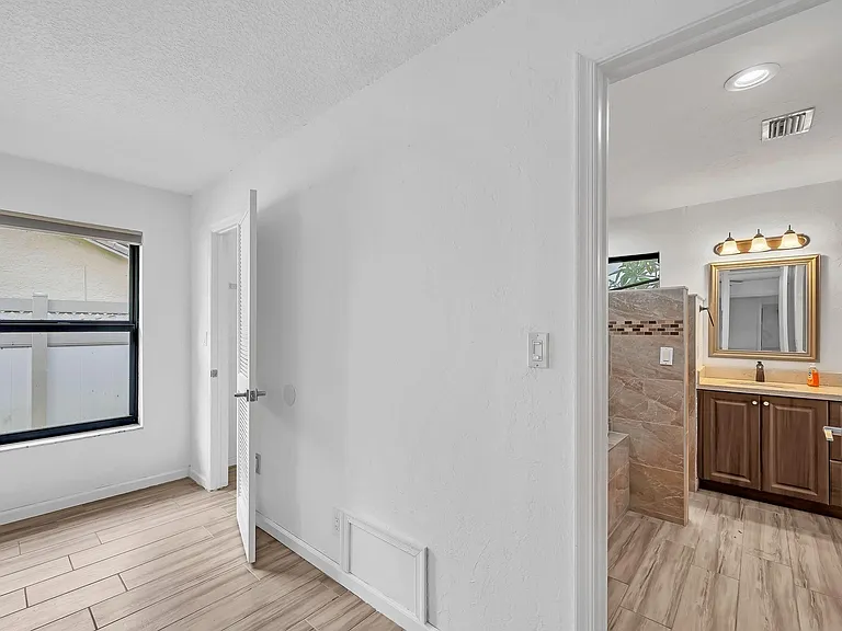 303 NW 105th Ter — Photo 23