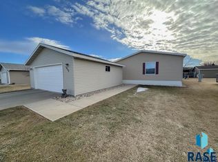 5652 W Meridian Pl, Sioux Falls, SD 57106