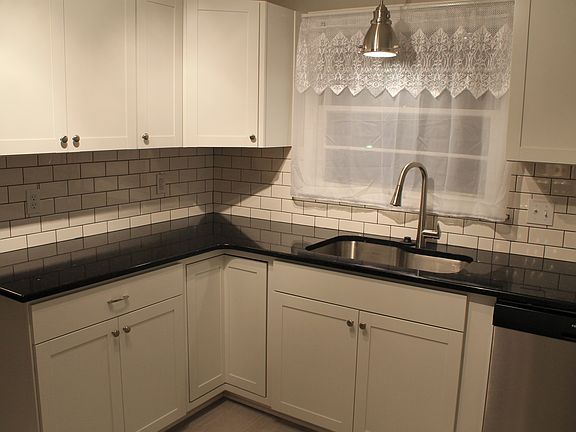 Quartz countertop in kitchen