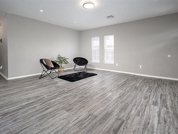 2nd image of 802 SE 50th St