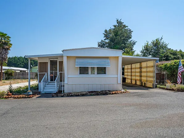 327 Sandlewood Dr, Grants Pass, OR 97526