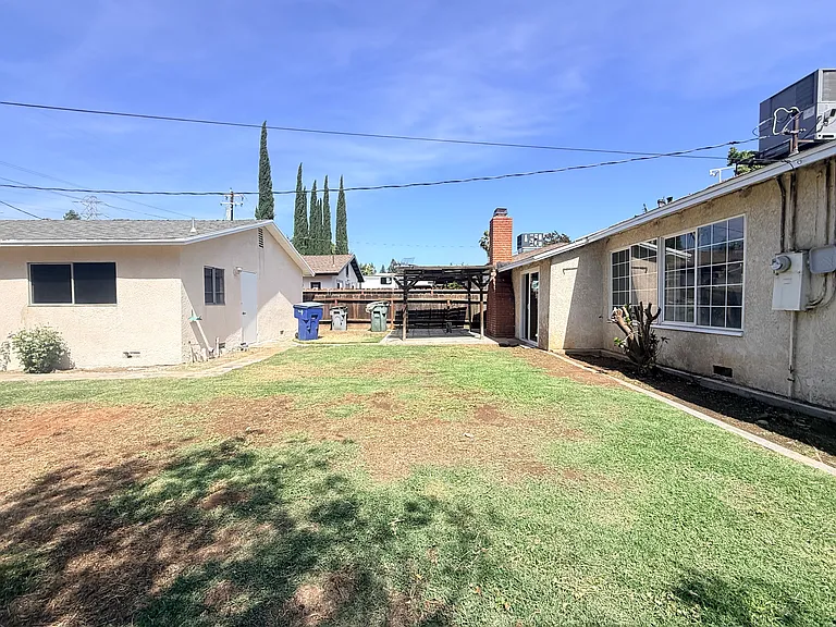 223 E Robinson Ave — Photo 32
