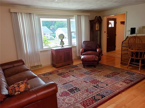 5th image of 611 Rondeau Dr
