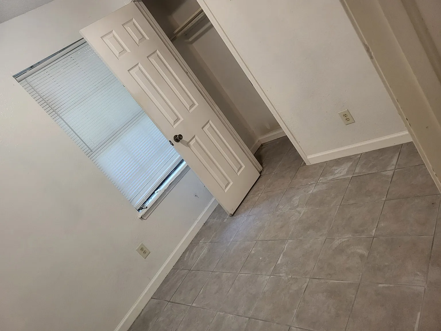 3 bed, 1500 sqft, $1,100 — Photo 3