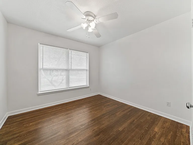 615 Burwood Ln — Photo 22