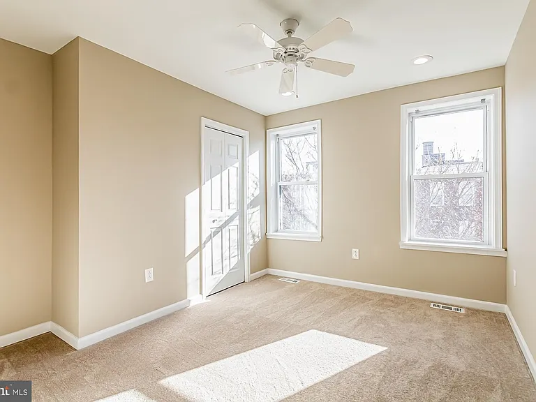 130 W Randall St — Photo 17