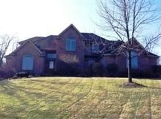 819 Savannah Dr, Crown Point, IN 46307