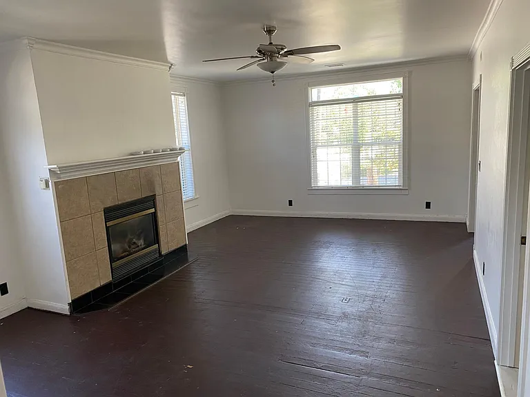 123 W Phoenix Ave — Photo 2
