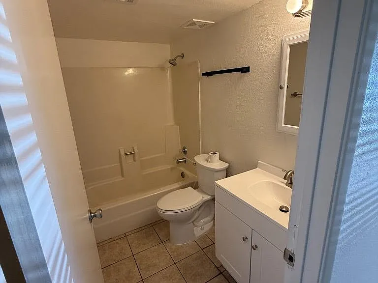 508 N Scott Ave #1 — Photo 6