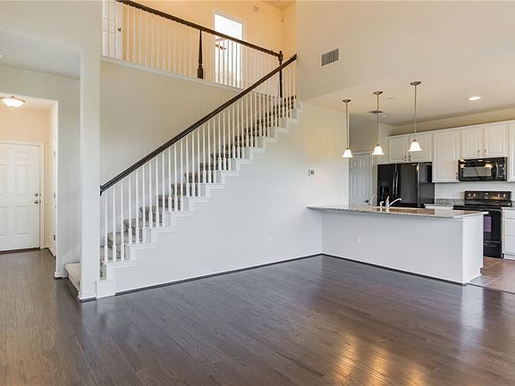 3rd image of 2105 Town Centre Dr Unit 23