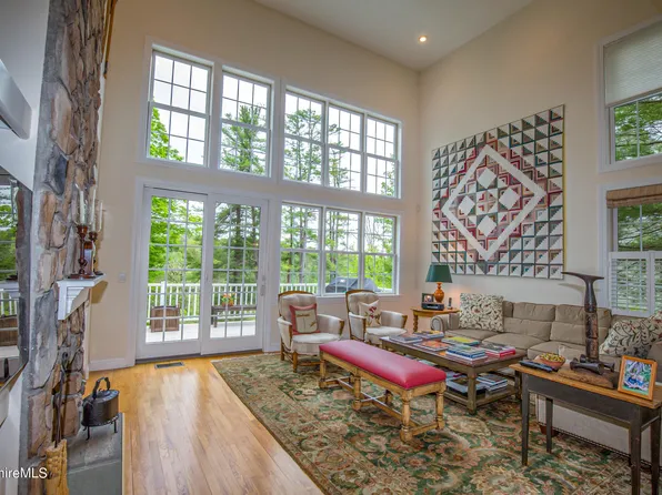 47 Fairwynds Dr, Lenox, MA 01240