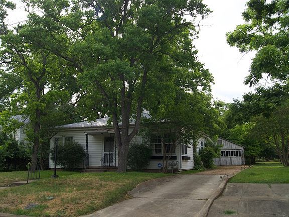 3rd image of 206 S Crockett St
