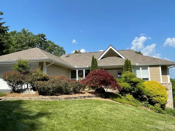 416 Ledgemont Ct, Flat Rock, NC 28731
