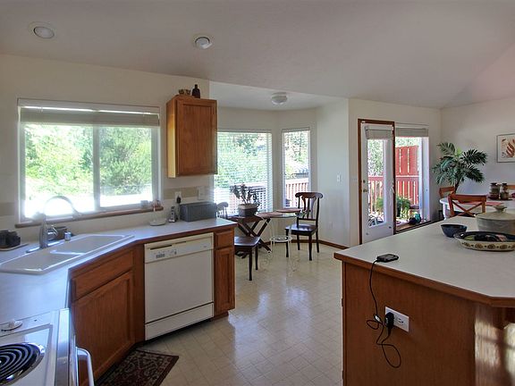 5th image of 311 E Bridlewood Ln