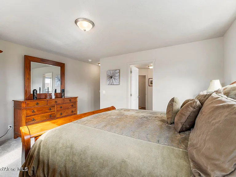 984 E Allenby Ave — Photo 19