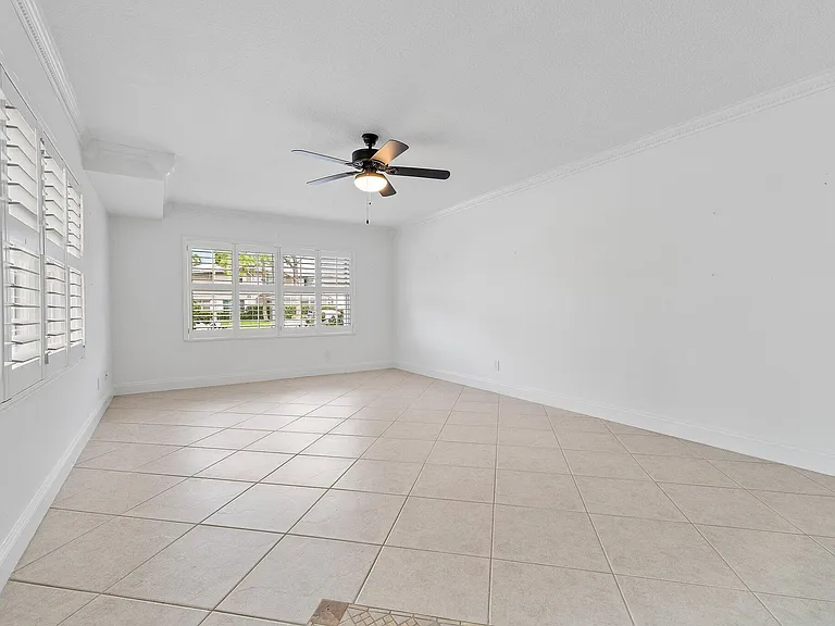2406 SW Danbury Ln — Photo 7