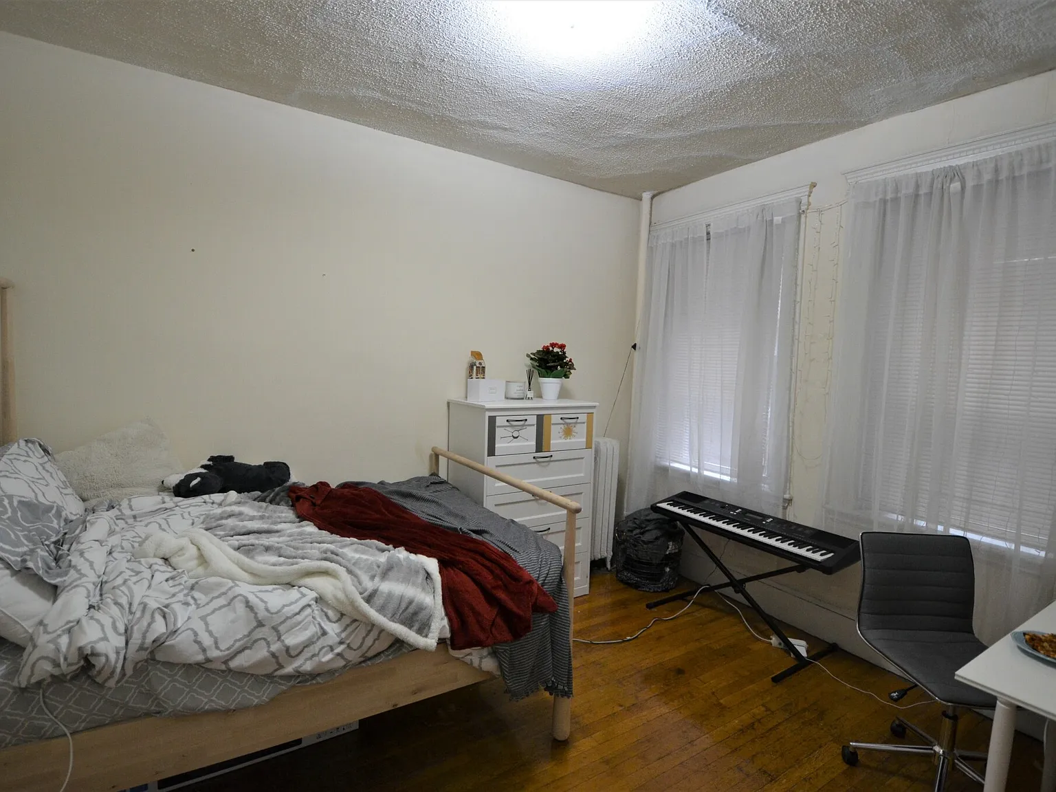 2 bed, 999 sqft, $3,600 — Photo 4