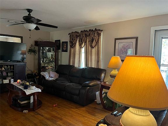 3rd image of 4927 Rainbow Cir