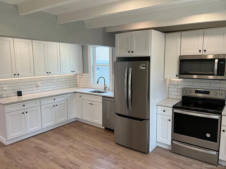 11 Triple Oak Ln — Photo 2