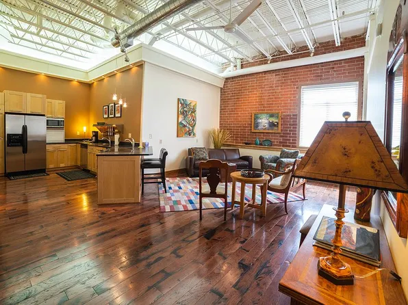 215 S Jefferson Ave #101, West Jefferson, NC 28694