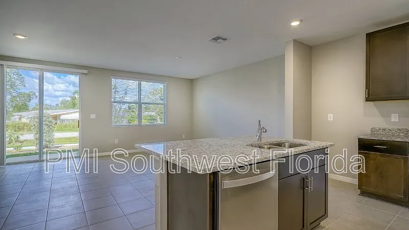Building Photo - 5816 Ocean Isle Dr