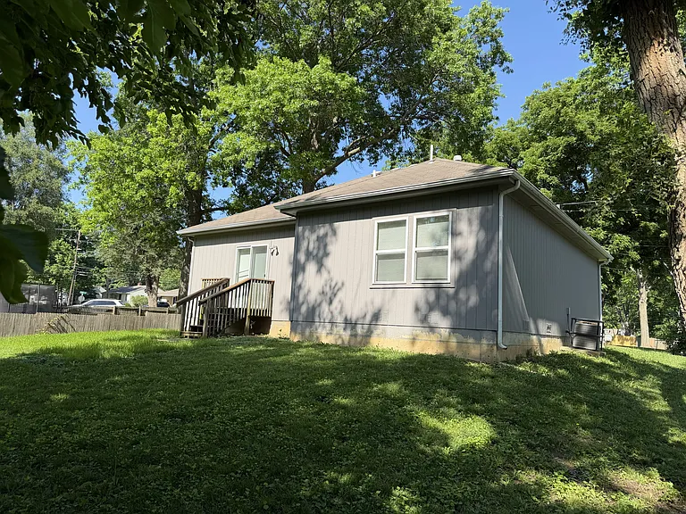 8916 Grand Ave — Photo 11