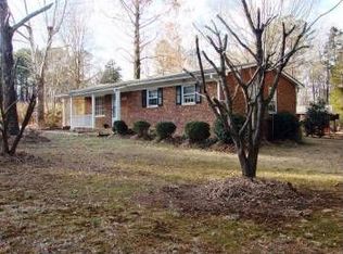 1305 Meadow Ln, Chapel Hill, NC 27516