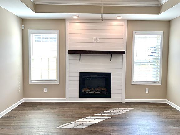 5th image of 425 Ayden Ln