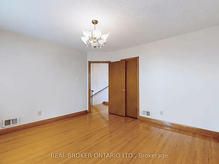 3241 Dufferin St — Photo 20