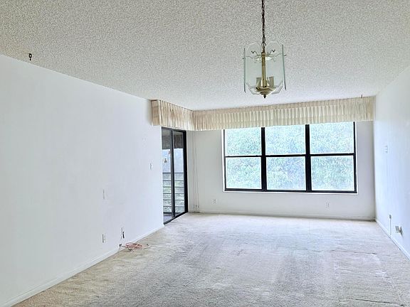 4th image of 2314 S Cypress Bend Drive Unit 614