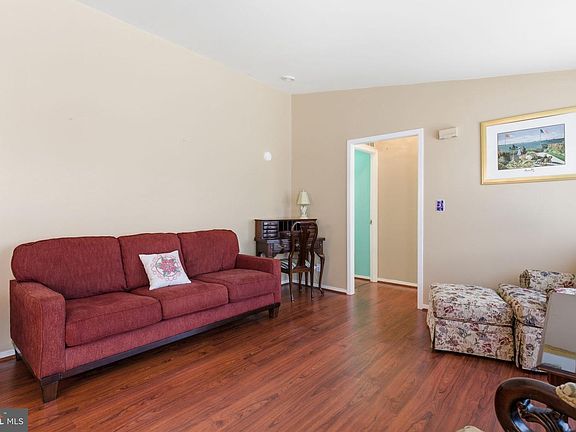 4th image of 435 Spring Meadow Cir