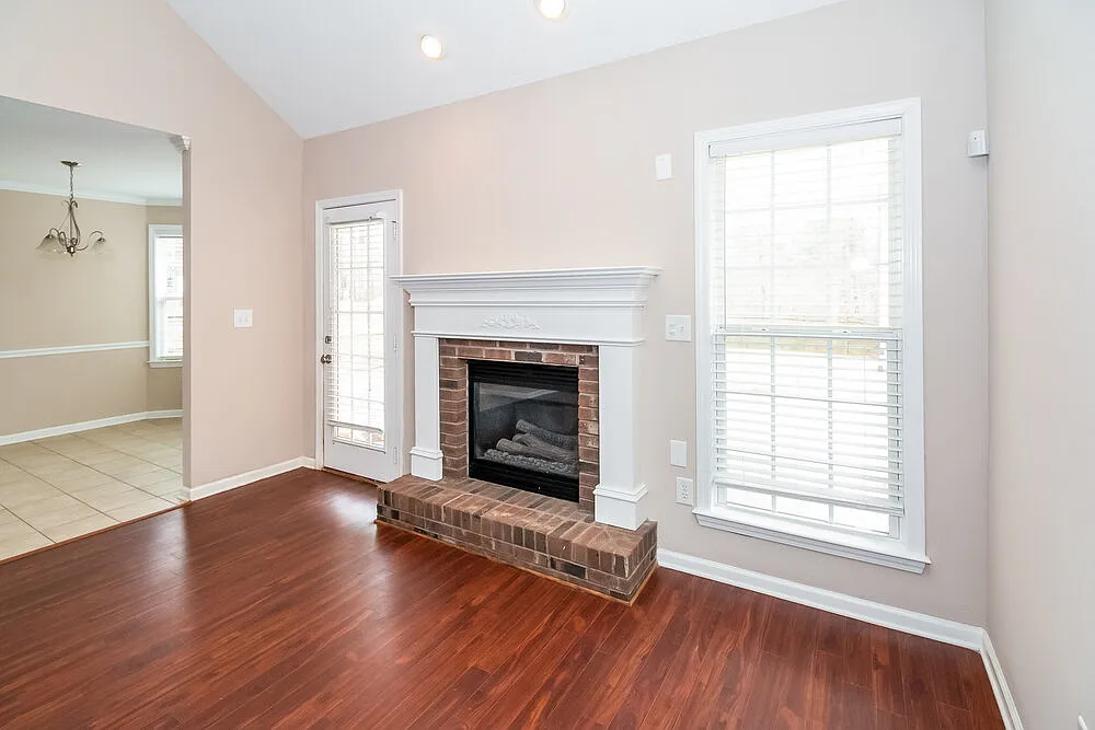 4 bed, 3.0 bath, 2028 sqft, $3,530 — Photo 4