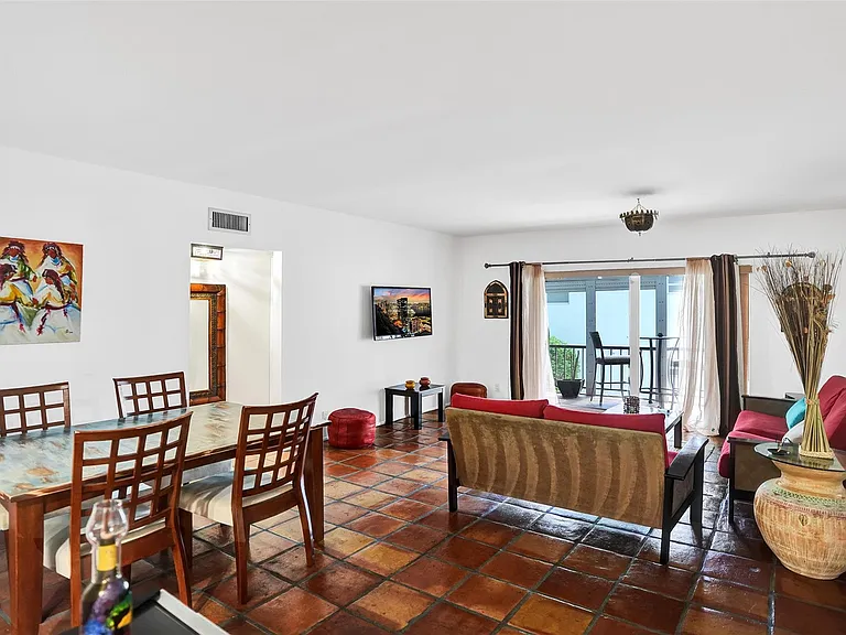 1212 SE 2nd Ct #201 — Photo 9