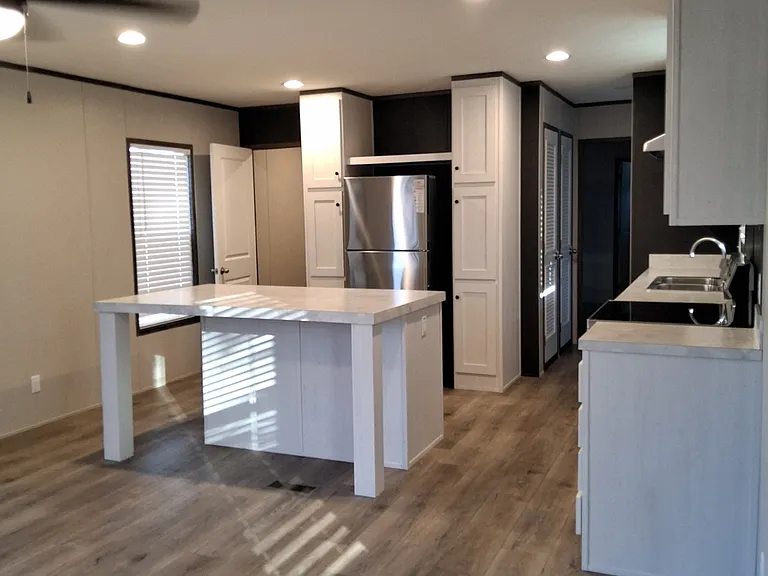 926 Lindsey St — Photo 14