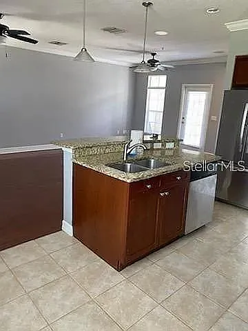 3 bed, 3.5 bath, 1826 sqft, $2,600 — Photo 4