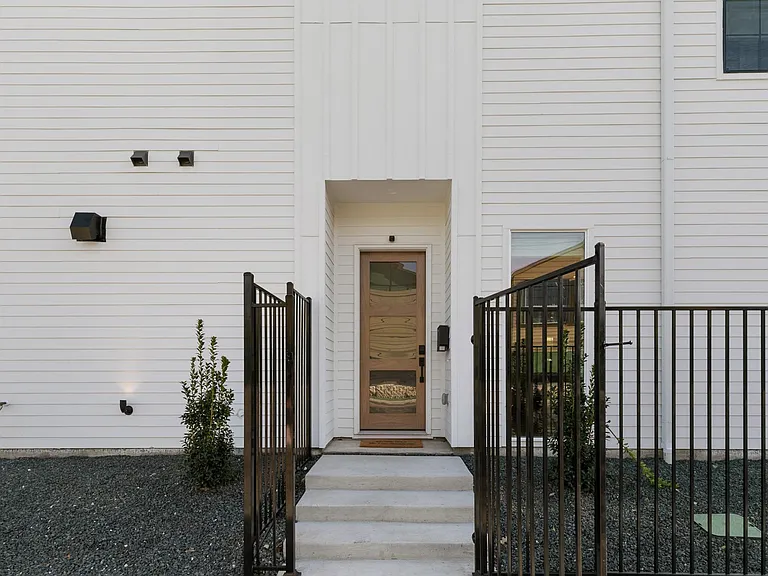 2513 Winnetka Ave — Photo 21