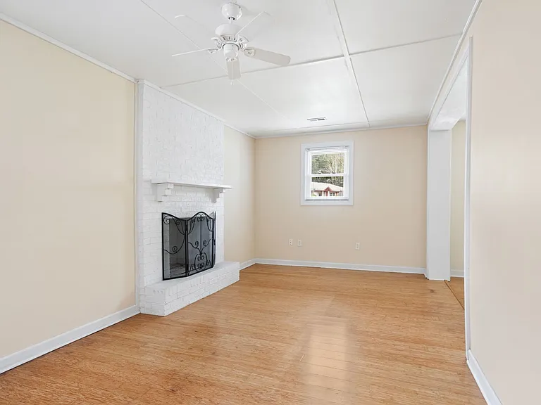 865 Santee St — Photo 3