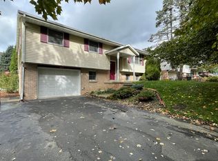 137 W Oregon Rd, Lititz, PA 17543