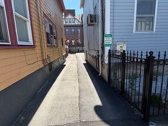 3rd image of 927 Broadway