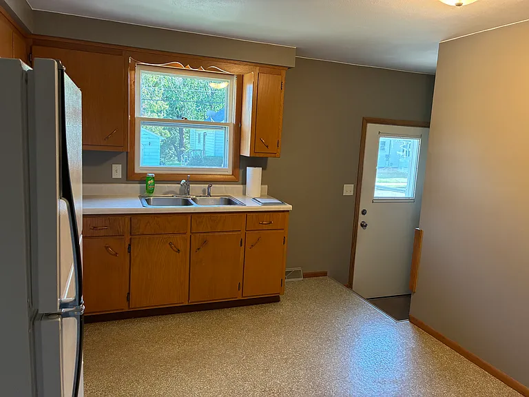 732 Bluff Ave — Photo 6