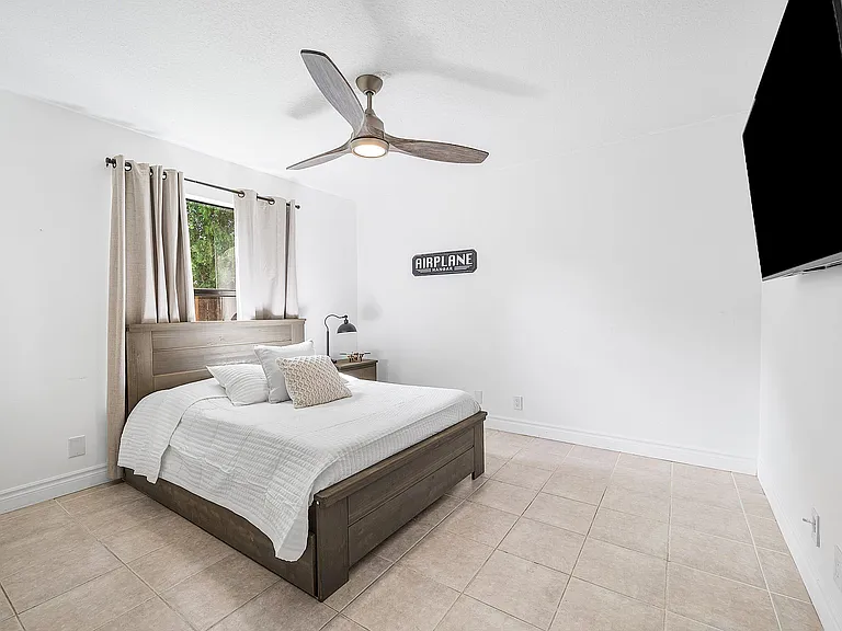 1252 Raintree Ln — Photo 24