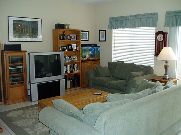 Cozy family room adjoins kitchen